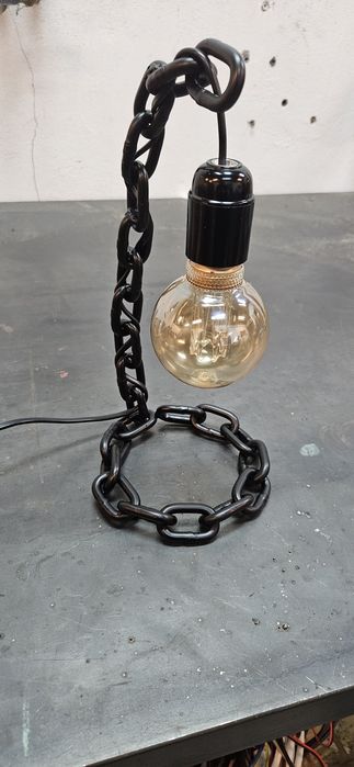 Lampa biurkowa z łańcucha, loft, rękodzieło