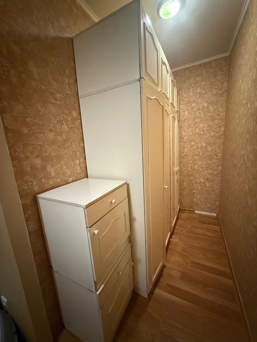 Шафа в вітальню чи спальну кімнату