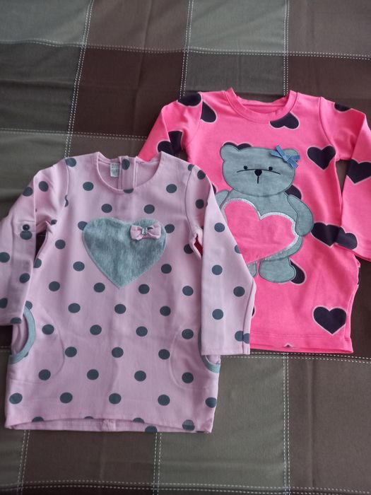 Tuniki dziewczęce, śliczne aplikacje, rozmiar 104, Zestaw