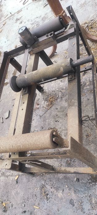 Piła stołowa z prowadnicą i wòzkiem krajzega