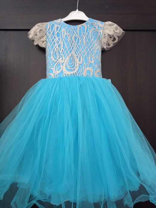 Нарядне плаття на дівчинку