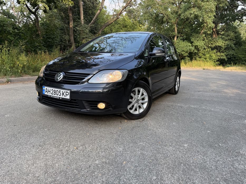Продам семейные хорошие автомобиль