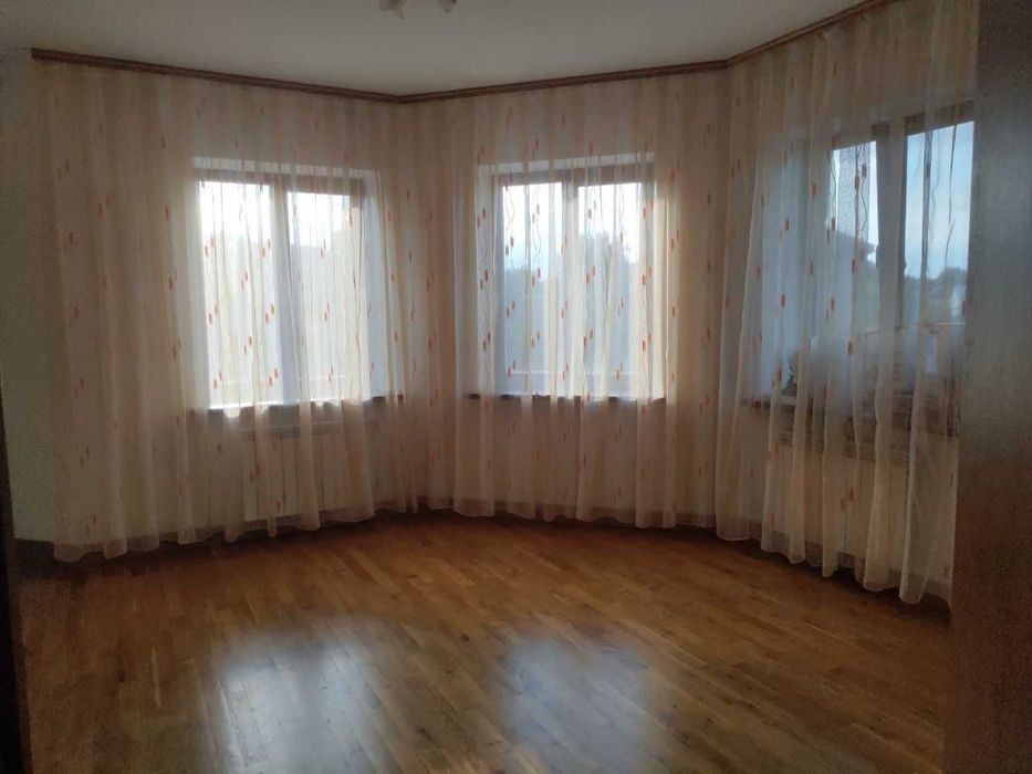 Продається сучасний двоповерховий будинок в селі Станишівка