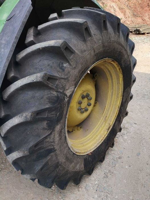 Trator John Deere 5400
