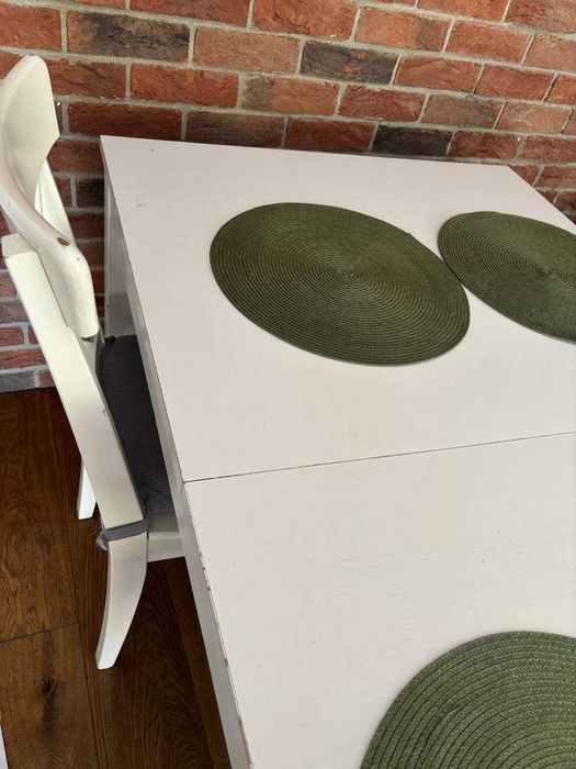 stół z 4 krzesłami Ikea