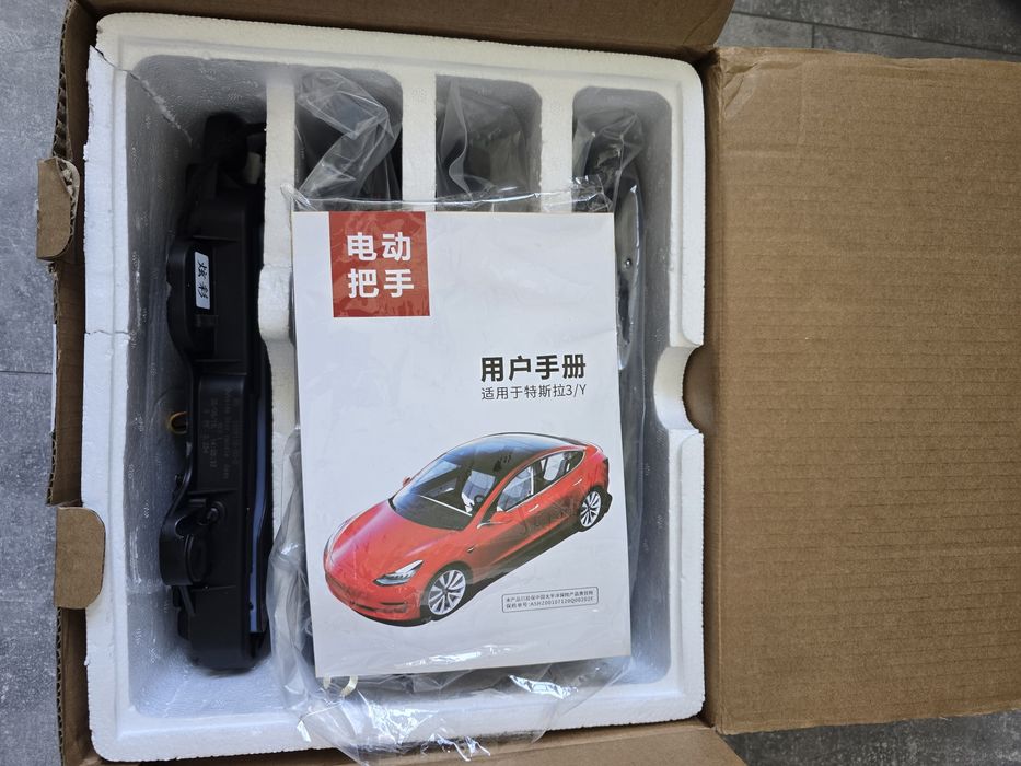 Автоматические ручки Tesla Model 3 с подсветкой