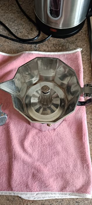 Гейзерная кофеварка новая