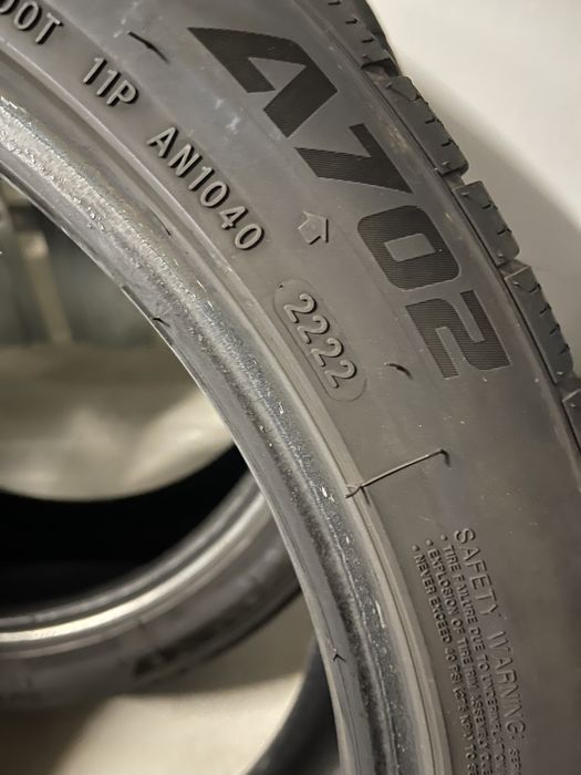 255 40 R19 22 rok Komplet opon zimowych 7, 7,5 mm