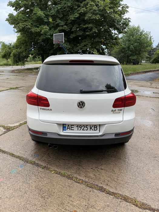 Volkswagen Tiguan 2.0 бензин  | 2013 | Автомат |