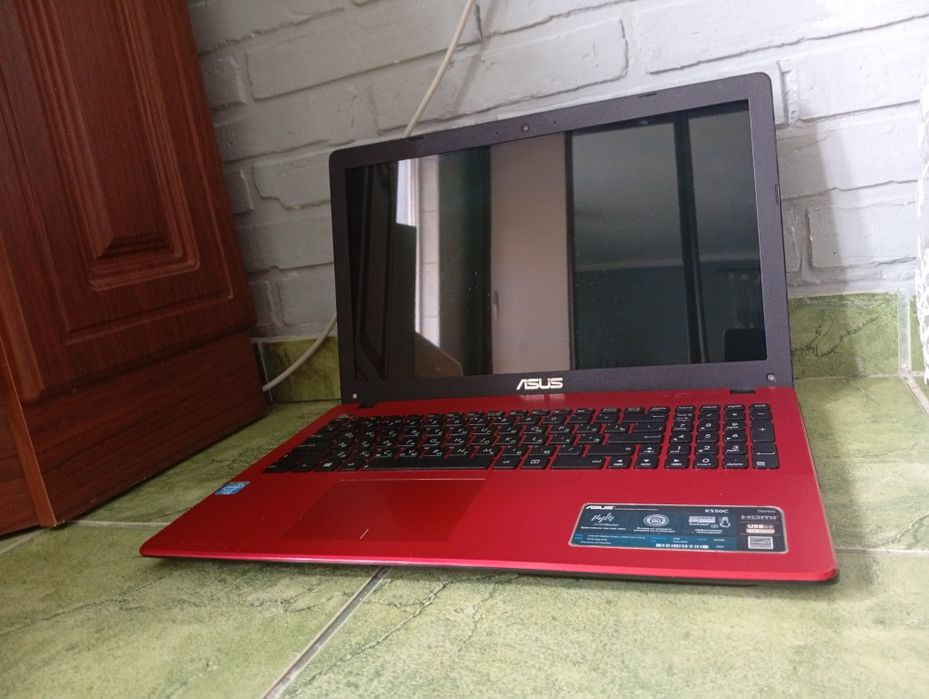 Ноутбук Asus K550C розбор