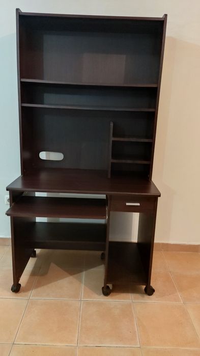 Secretaria em muito bom estado