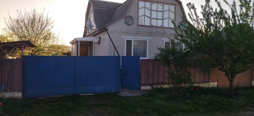 Продам будинок 1,5 поверхи. Підвал, жилий поверх, мансарда