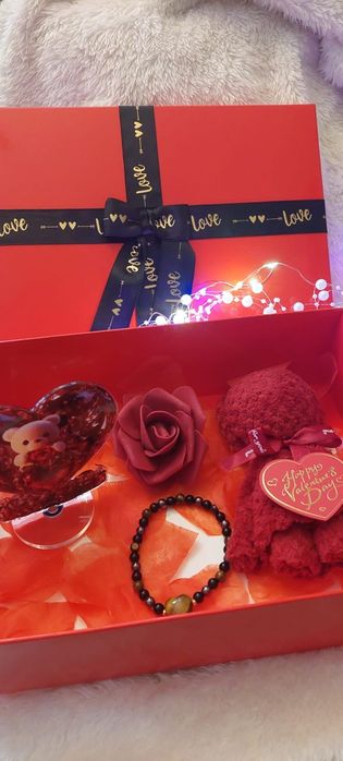 Walentynki prezent dla niej box prezentowy bielizna  bransoletka