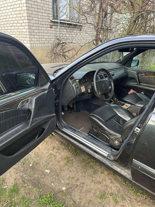 Продам Mercedes-Benz 210