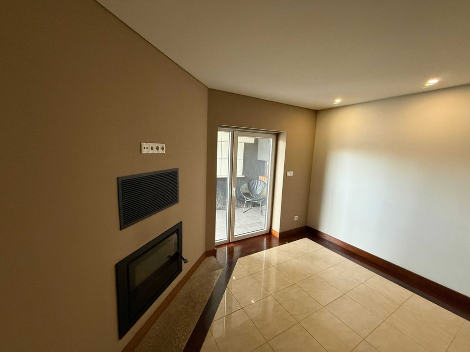 Quarto Mobilado com Casa de Banho Privada/Centro Marco de Canaveses