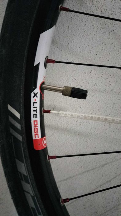 Rolo de Treino TACX Satori e Par de Rodas 26 Completas