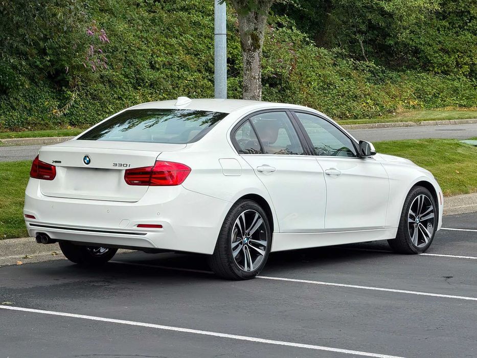 BMW 330i      2017