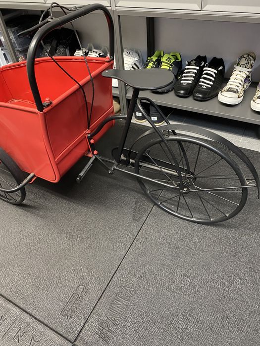 Carrinho Bar Triciclo em Ferro (110x55x65) - Área