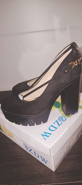 Продам новые босоножки+ туфли