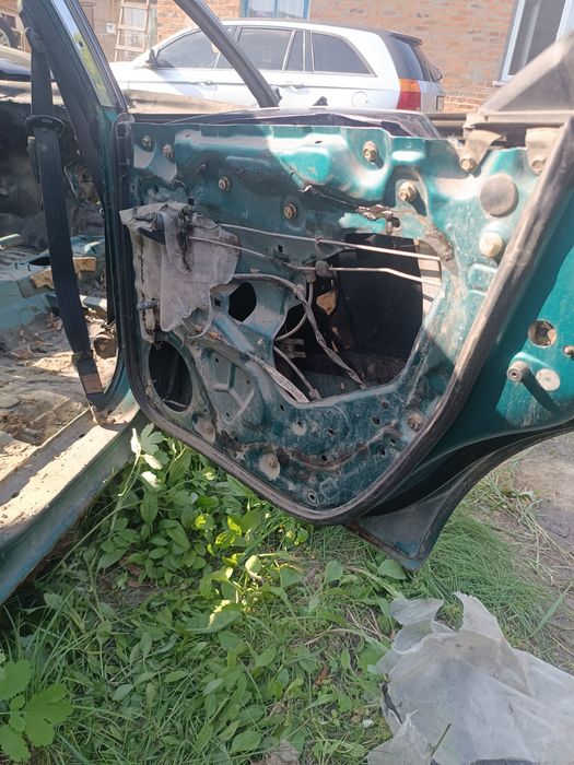 Двері Mazda 323 BA
