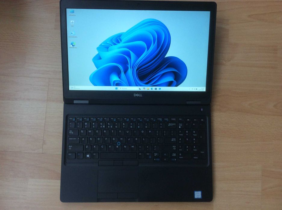 DELL Latitude 5590 i7/15,6''/SSD256/8GBDDR4/Bat2h/Windows11 PRO/MS Off