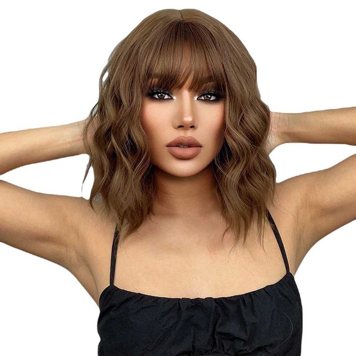 Peruka damska jasny brąz fale sombre z grzywką bob do ramion syntetyczna