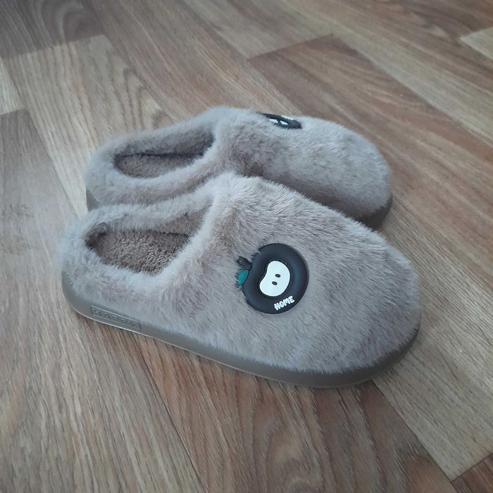 Тапочки тёплые домашние.