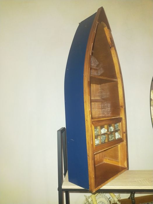 Estante em formato de barco