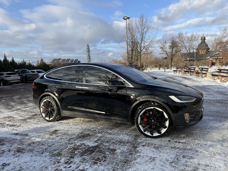 В наявності Tesla model X, Performance Ludicrous Mode