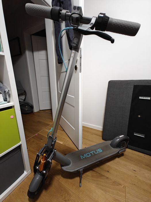 Motus scooty 10 2022 dodatkowo przedni amortyzator