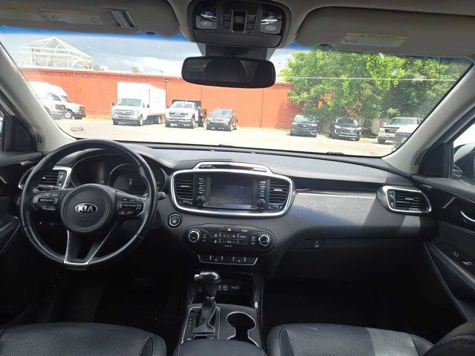 Kia Sorento EX      2018