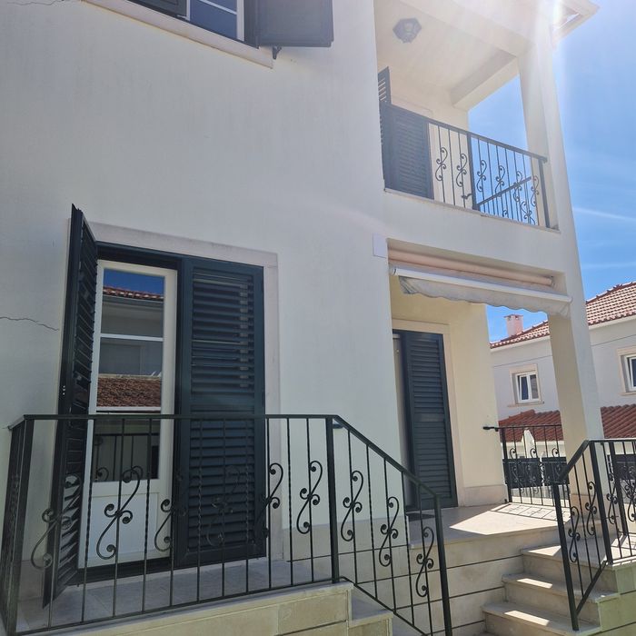 Aluga-se moradia T3  Caselas / Restelo lo