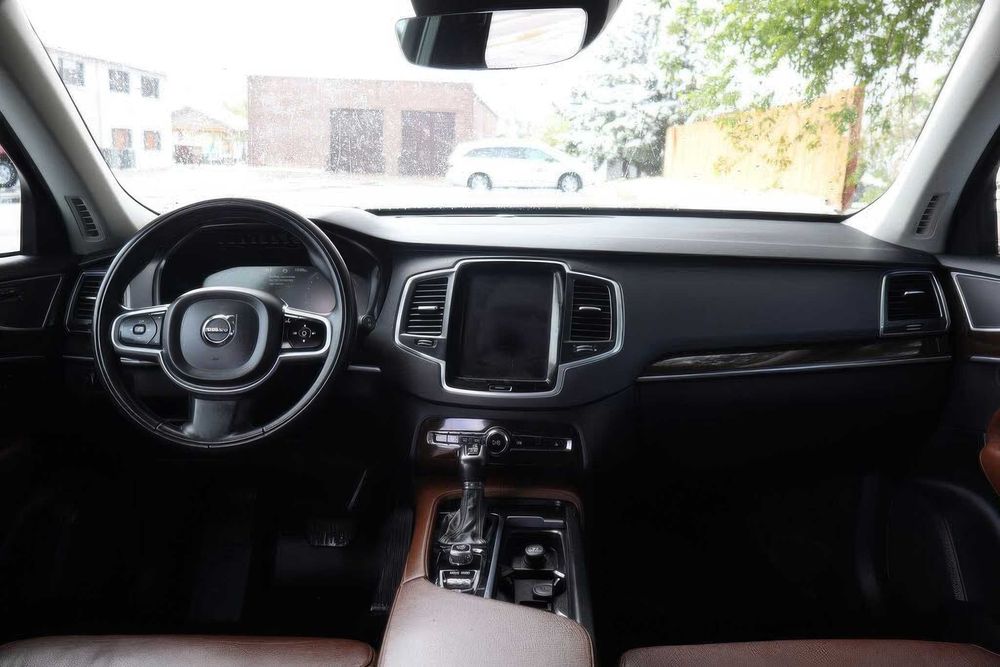 Volvo XC90 T6 Momentum      2019