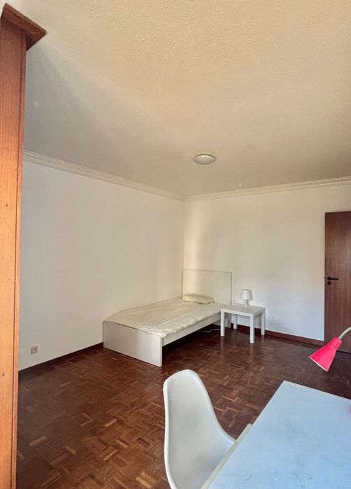 Arrendamento de quarto na Rua Professor Fernando da Fonseca, 18 D