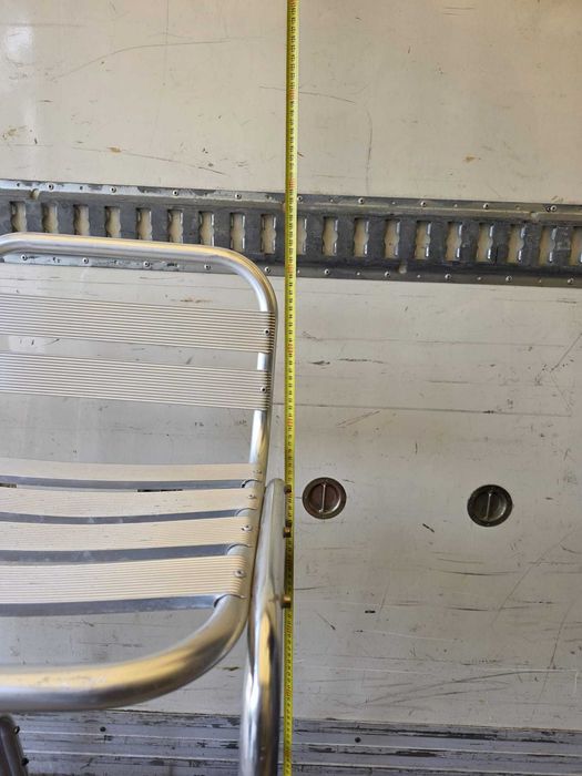 2 Cadeiras altas em alumínio – estilo bar / balcão