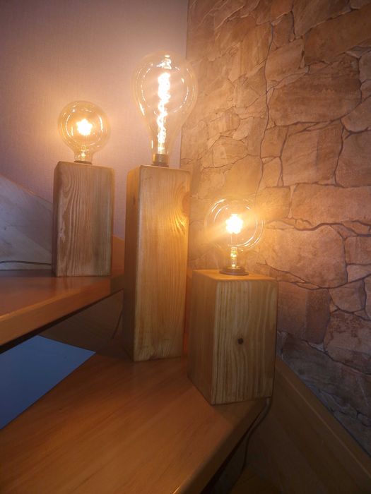 Zestaw lamp z drewnianej bali