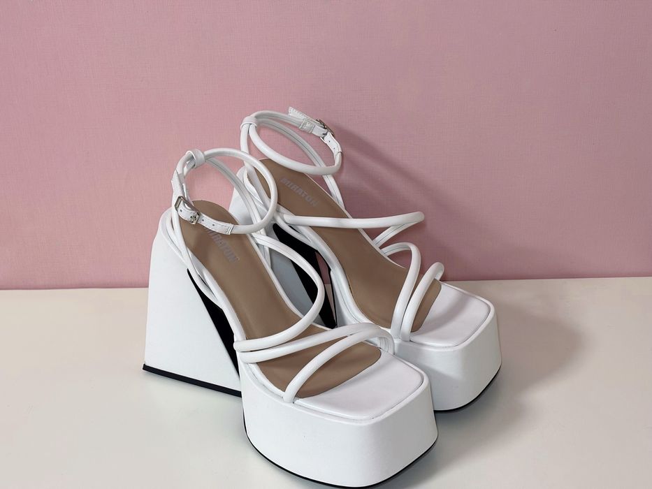 Шкіряні босоніжки на каблуку білі Miraton