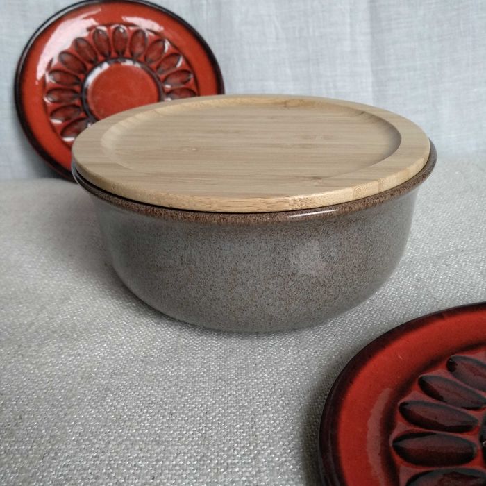Miseczka ceramiczna z pokrywką i talerzyki