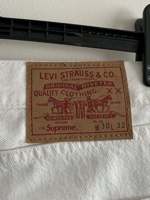 Supreme x Levi’s SS17 Washed Logo Jeans