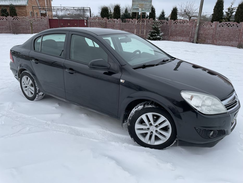 Опель Астра 2012 рік