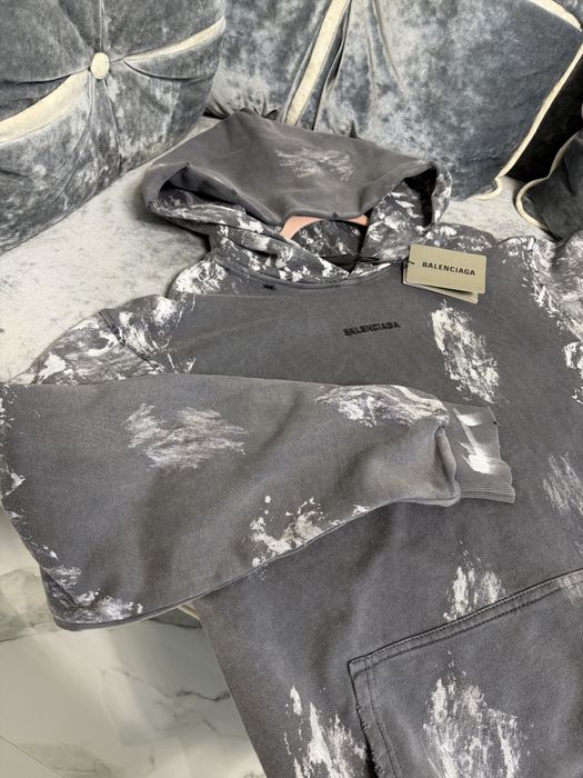 Серое худи Balenciaga