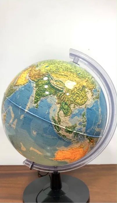 Globo terreste iluminado.