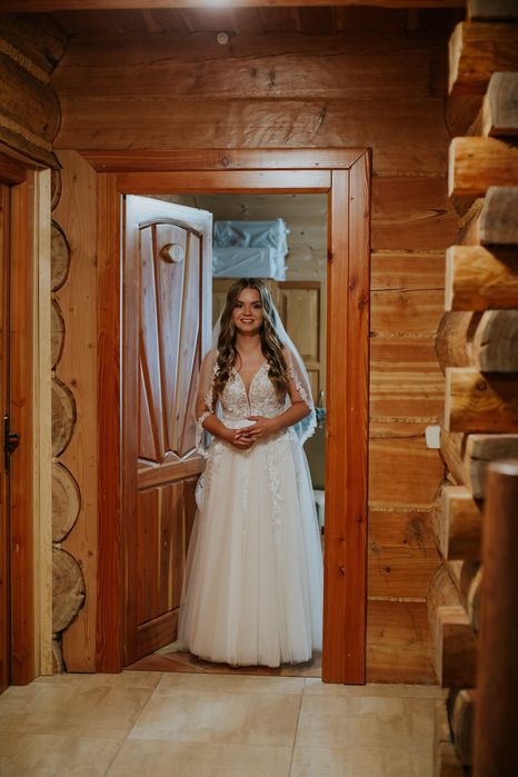 Suknia ślubna "Lila" Annais Bridal biało- beżowa