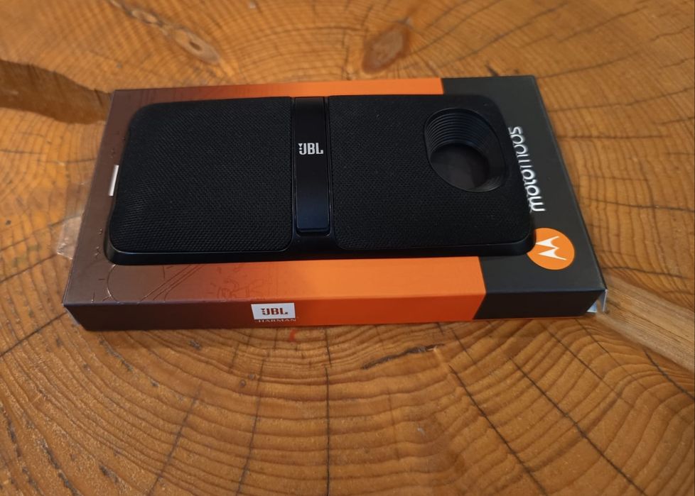 Motorola Moto Mods/ głośnik/ gamepad/ ładujace placki/ plus dodatki