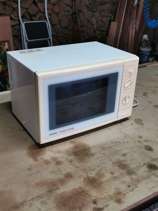 Microondas da marca SANYO