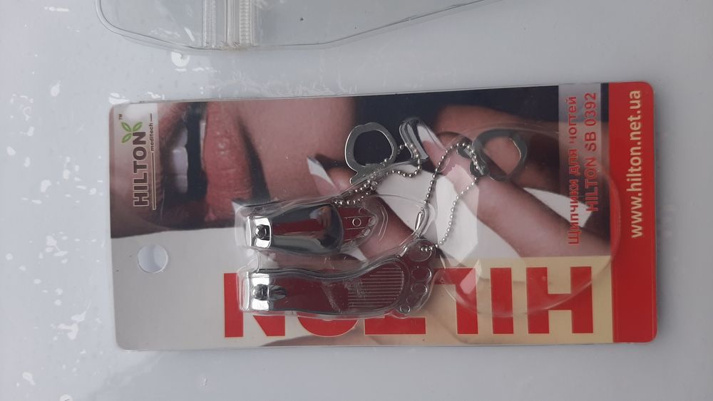 Манікюрний набір, ножнички, різні кусачки., щипчики.