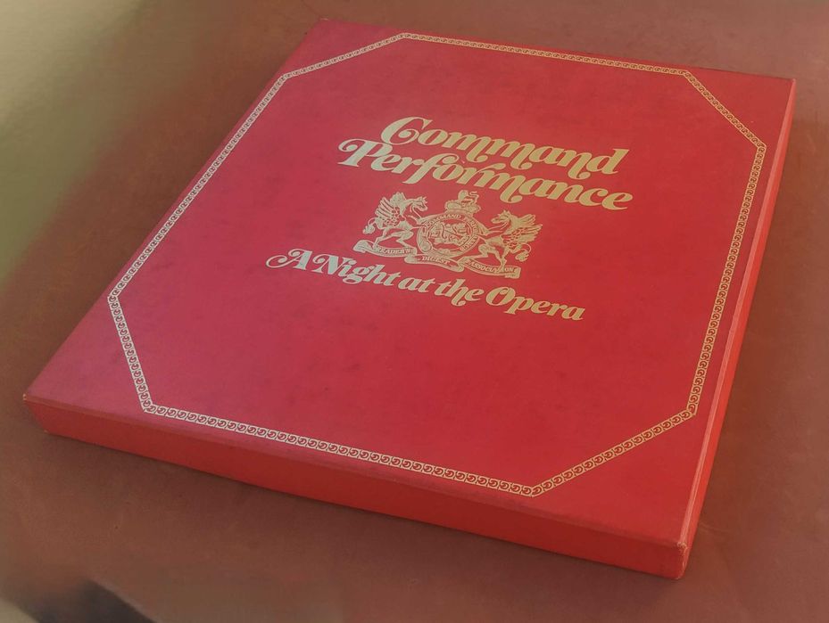 Conjunto de 3 LPs Vinil – Command Performance: A Night at the Opera (+ Box)