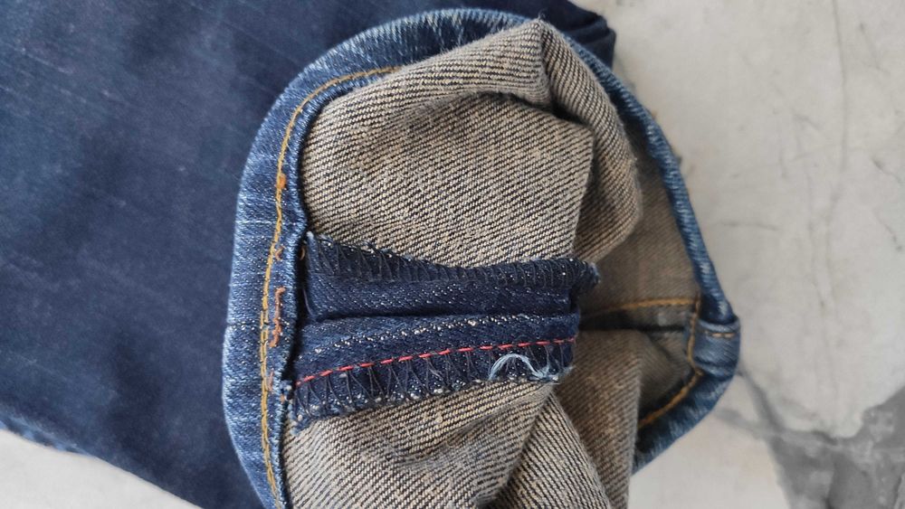 Spodnie, jeansy, dżinsy Levi's z przetarciami na kolanach