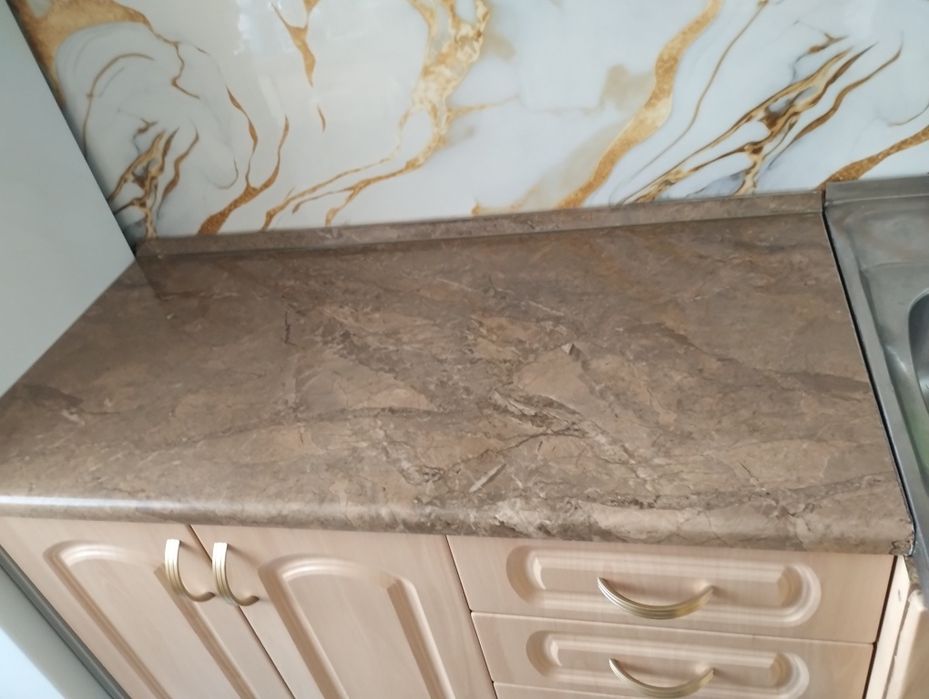 Blaty laminowane brązowy marmurek oraz beżowy marmurek