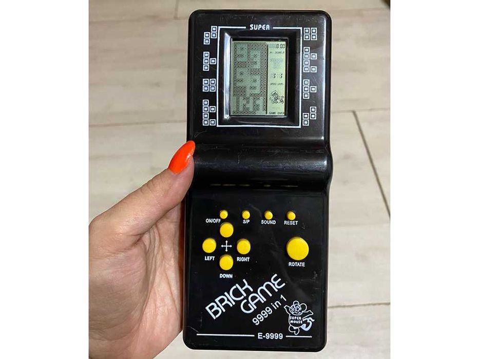 Consola de jogos retro Brick Game 9999 em 1 Tetris e outros